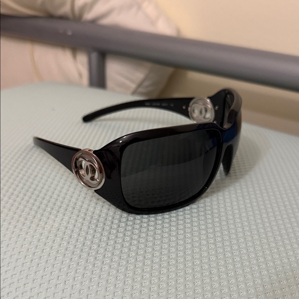 CHANEL Black Sunglasses with Silver Accents - Picture 2 of 7